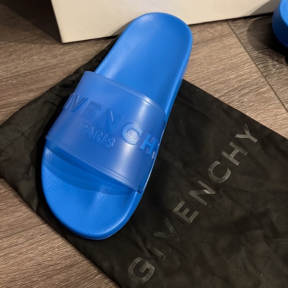 - Givenchy slides - Picture 2 of 5